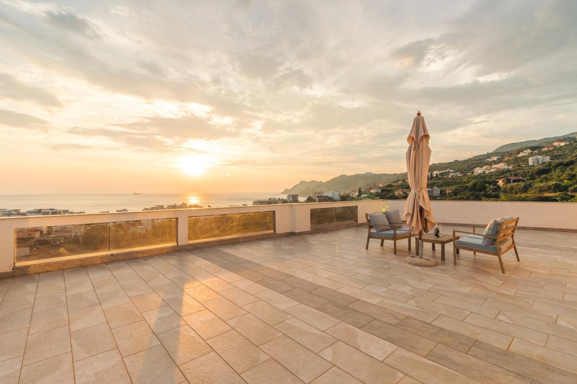 Lux Hotel M Dobra Voda Bagian luar foto