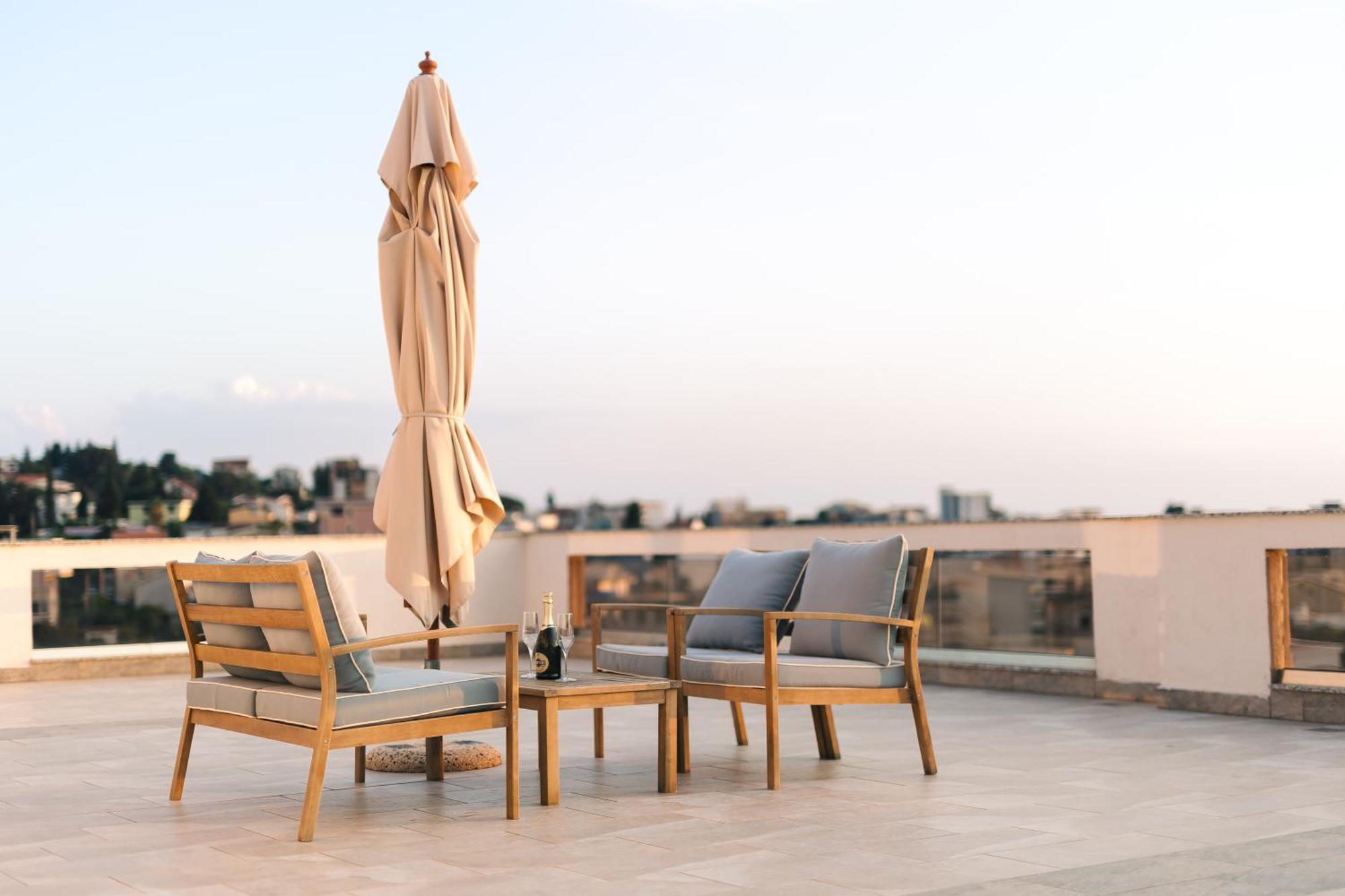 Lux Hotel M Dobra Voda Bagian luar foto