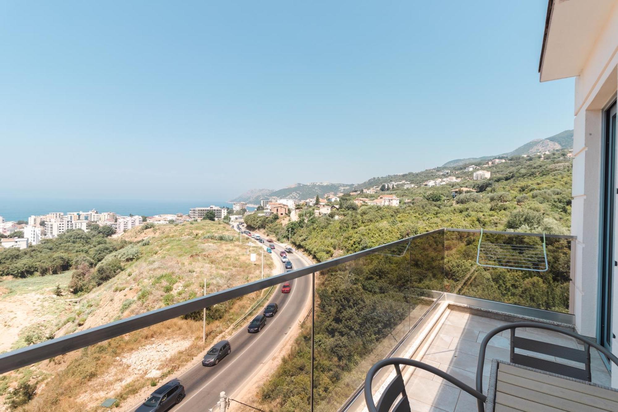 Lux Hotel M Dobra Voda Bagian luar foto
