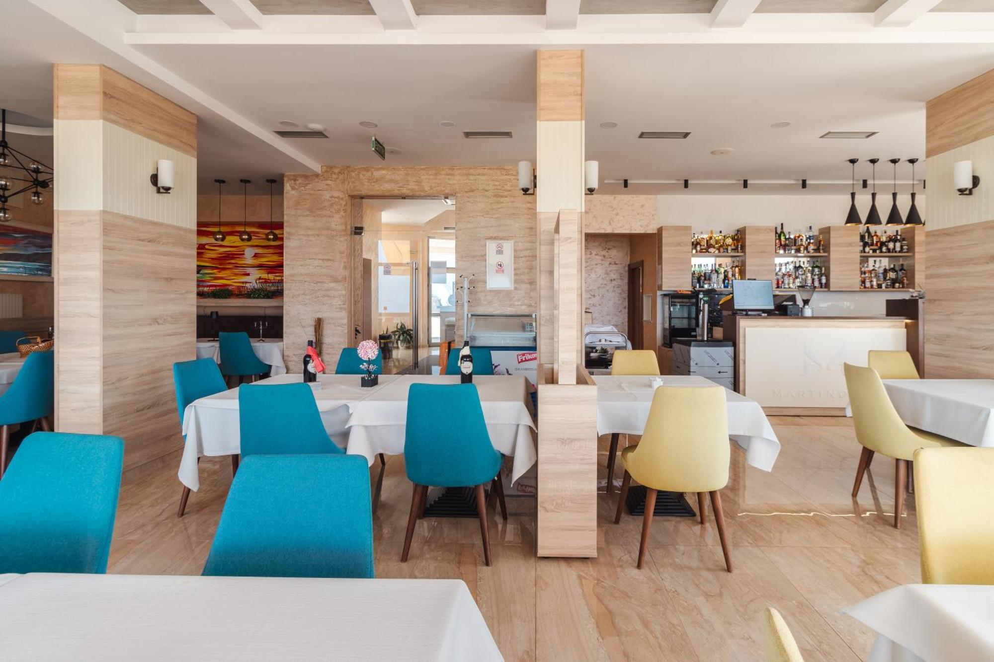 Lux Hotel M Dobra Voda Bagian luar foto